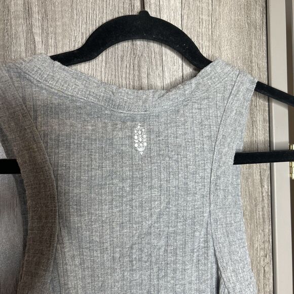 Lot of 2 Free People Movement Womens Tank Tops Gray and Green Ribbed Size L - Picture 7 of 8
